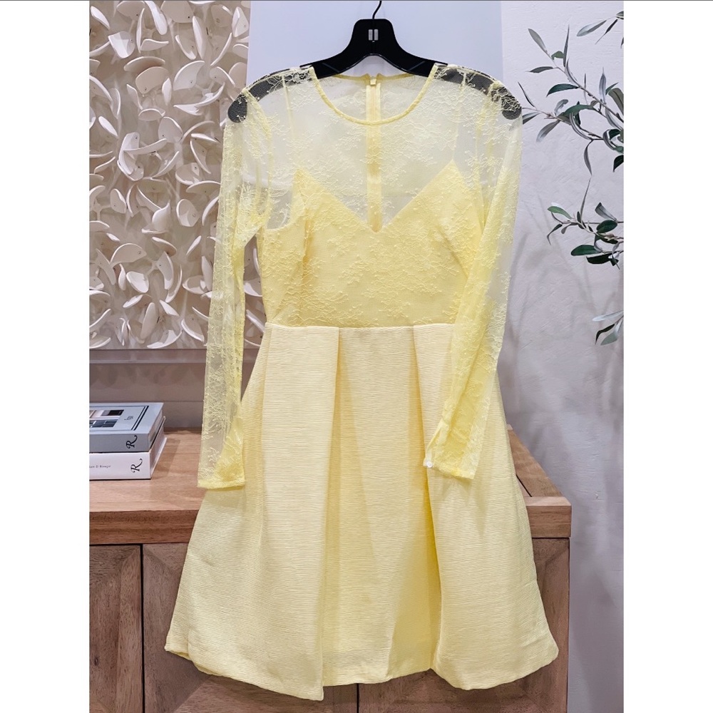 Sandro
Flared pleated lace and plissée-woven mini dress. Size: FR 34. - Picture 4 of 9
